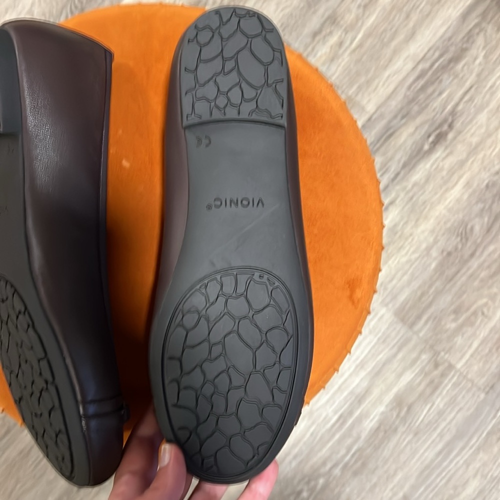 Vionic Delanie Flats - Picture 10 of 11